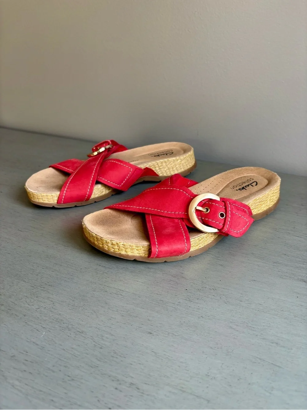 Clarks Collection Reileigh May Nubuck Red Crisscross Slide Buckle Sandal Sz 7.5